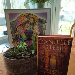 Moral Compas: 
by DANIELLE STEEL